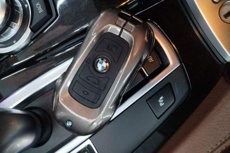 Used BMW 5 Series 2014 525Li Leading Model
