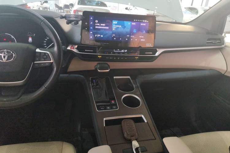 Used Toyota Granvia 2023 2.5L Hybrid Prestige PLUS Edition