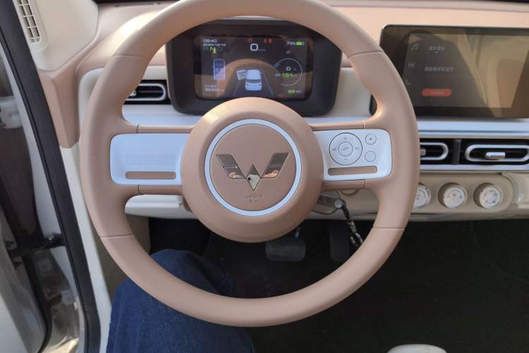 Used Wuling Hongguang MINIEV 2024 3rd Generation 215km Advanced Version
