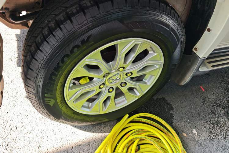 Used JMC Yusheng S350 2016 2.0T Automatic Two-Wheel Drive Gasoline Luxury Edition 5 Seats
