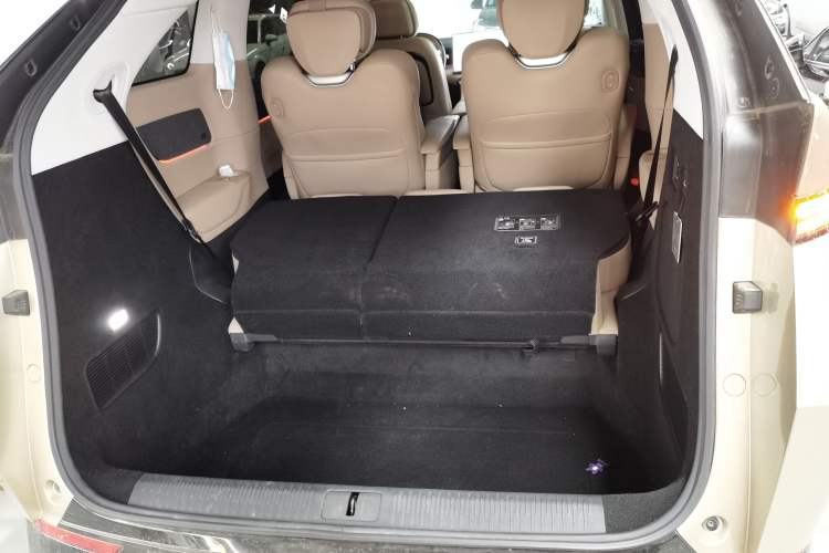 Used XPeng X9 2024 702 Ultra-Long Range Pro
