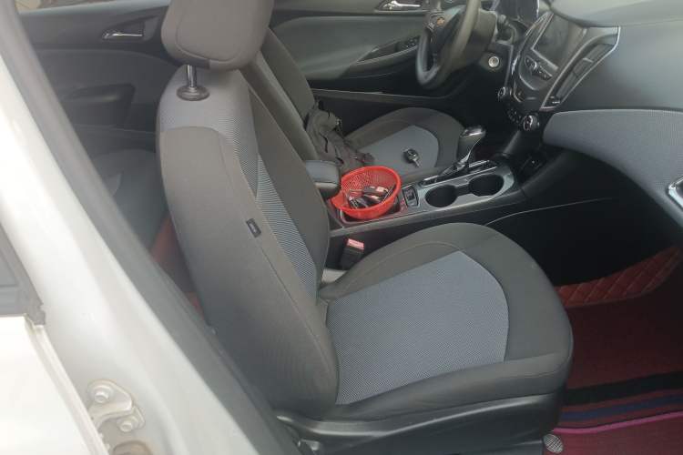 Used Chevrolet Cruze 2018 320 Automatic Pioneer Sunroof Edition
