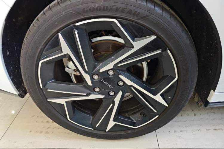 Used Lynk & Co 07 2024 EM-P 126 Long-Range Halo
