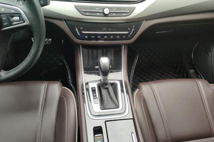 Used Changan Raeton CC 2019 1.5T Automatic Haoya Edition Guangmang Model China VI Standard
