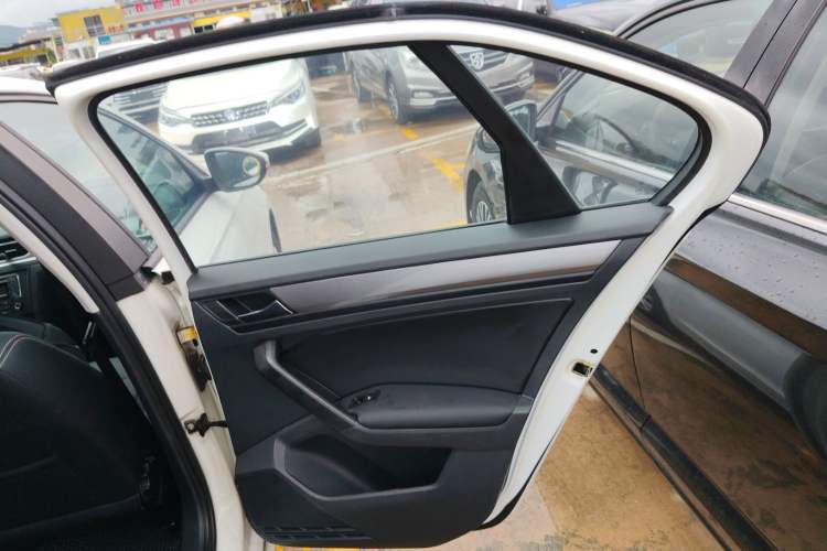 Used Volkswagen Bora 2016 1.6L Automatic Fashion Model
