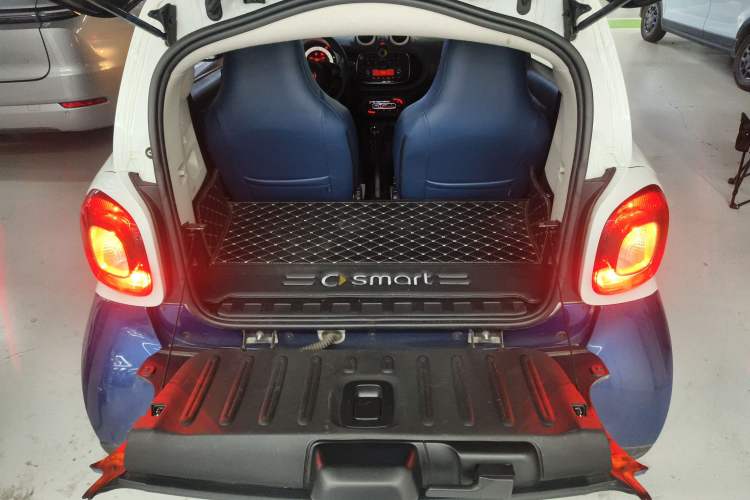 Used  fortwo 2018 1.0L 52kW Hardtop Dynamic Version China V
