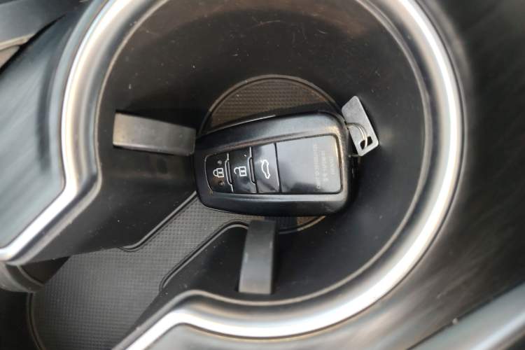 Used Toyota Camry 2021 2.0G Luxury Edition
