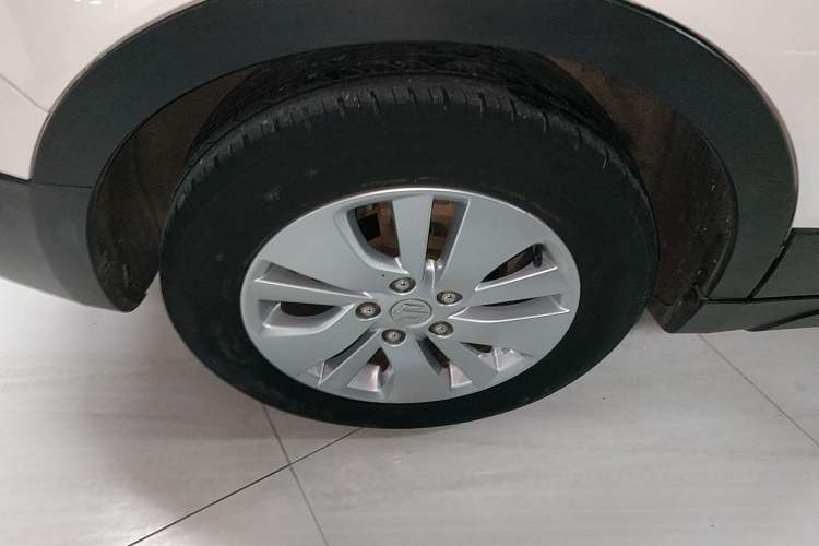 Used Suzuki S-Cross 2015 1.6L CVT Two-Wheel Drive Entry-Level Trim
