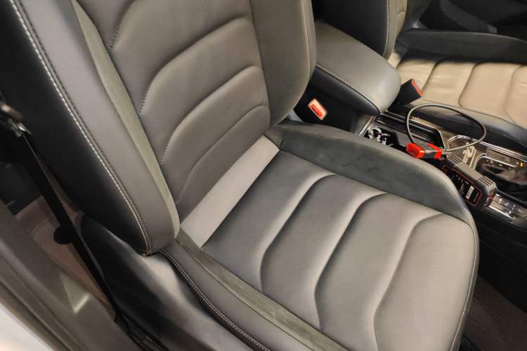 Used Volkswagen Tiguan L 2020 330TSI Automatic Two-Wheel Drive Smart Luxury Edition China VI Standard
