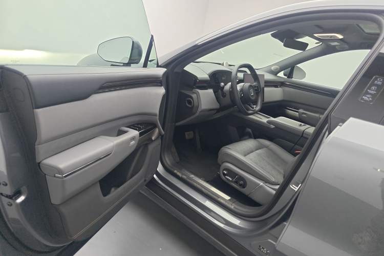 Used Zeekr 7X 2025 100 kWh Long-Range Rear-Wheel Drive with Intelligent Driving Features