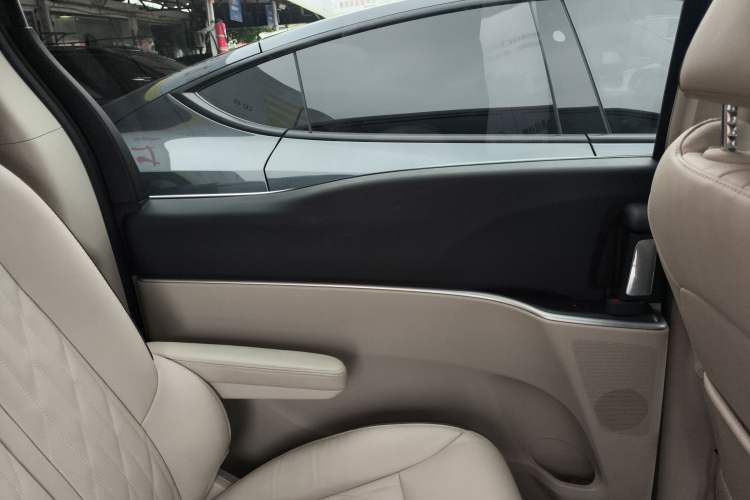 Used Buick GL8 2022 Land Business Class 652T Luxury Model
