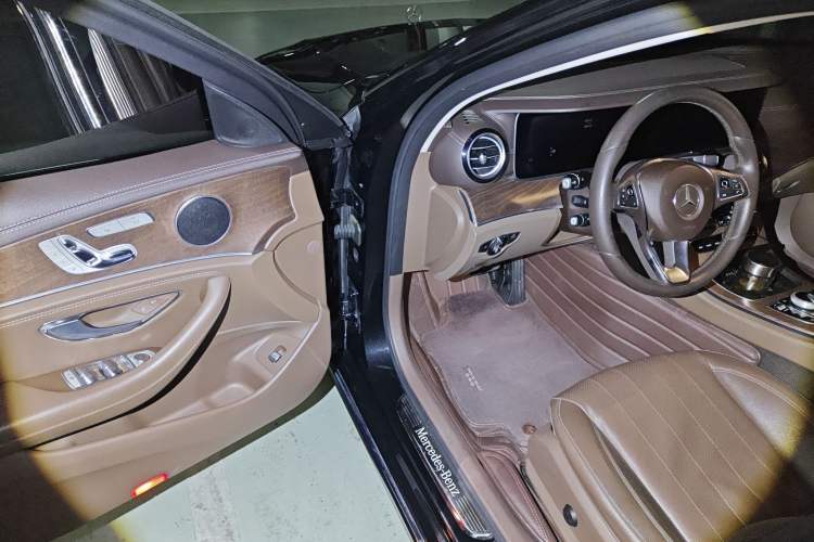 Used Mercedes-Benz E-Class 2018 Facelift E 300 L Luxury Edition