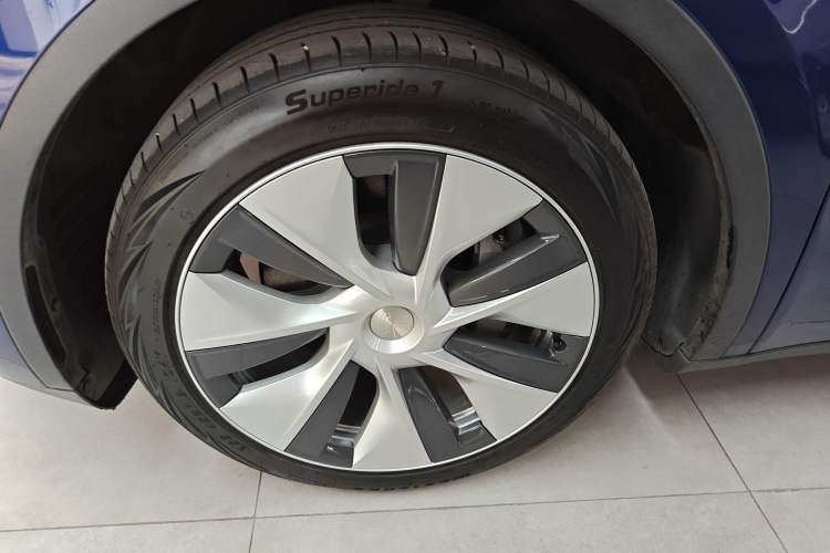 Used Tesla Model Y 2021 Long-Range All-Wheel-Drive Version 3D7