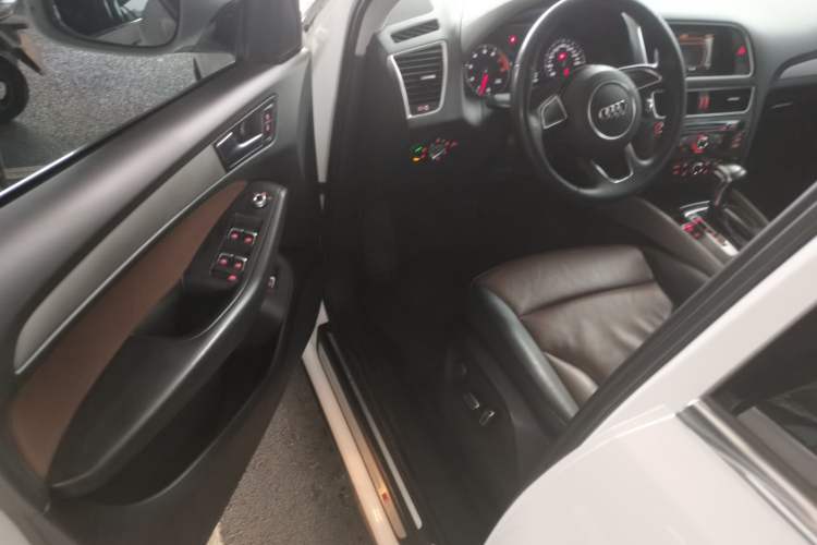 Used Audi Q5 2017 Plus 40 TFSI Ambition Model
