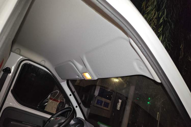 Used Wuling Yangguang 2024 300km Comfort Version with Sealed Windows 60kW