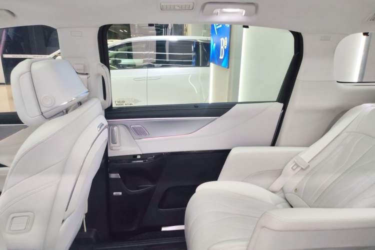 Used Buick GL8 New Energy 2024 Lu Zun Luxury Edition 7-Seater
