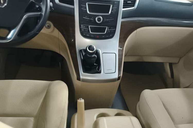 Used Jinbei Grace 2014 2.0L Luxury Short-Wheelbase 7-Seater 1TR