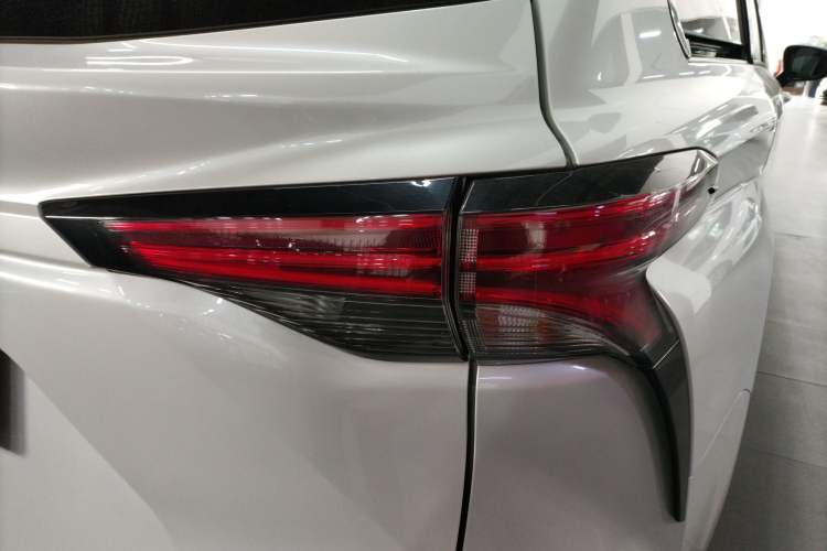 Used Toyota Sienna 2021 2.5L Hybrid Premium Edition