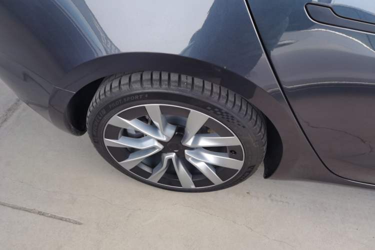 Used Tesla Model 3 2023 Long-Range All-Wheel-Drive Version
