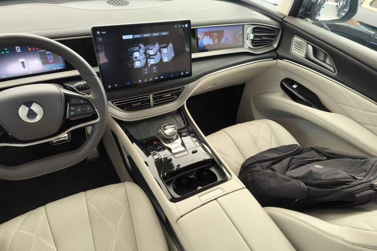 Used Denza D9 2024 DM-i 980 Four-Wheel Drive Flagship Model