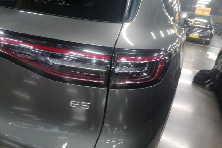 Used  E5 2024 530km Starship Edition
