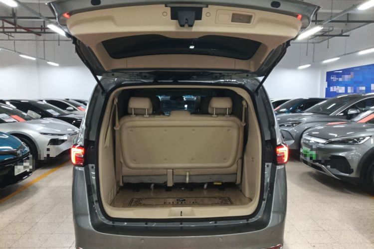 Used Buick GL8 2023 Facelifted Land Cruiser Executive Luxury Version
