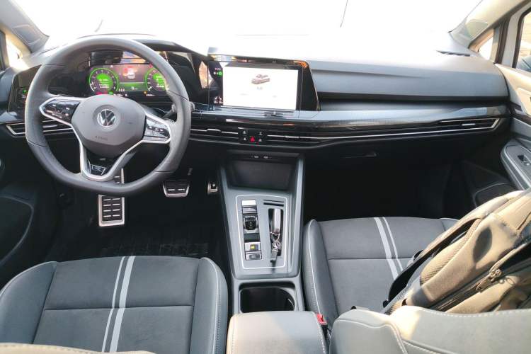 Used Volkswagen Golf 2023 280TSI DSG R-Line Lite
