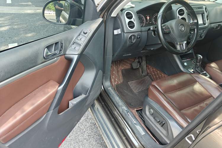 Used Volkswagen Tiguan 2015 2.0 TSI Automatic All-Wheel Drive Luxury Edition
