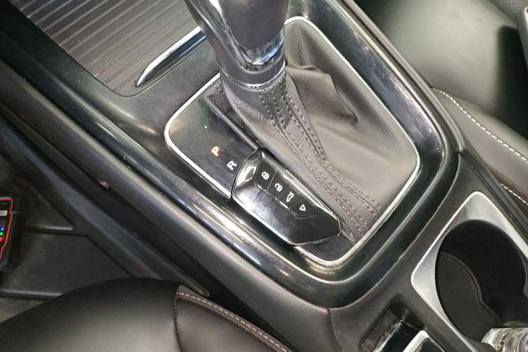 Used Roewe i5 2020 1.5L Automatic 4G Connect Luxury Flagship Edition
