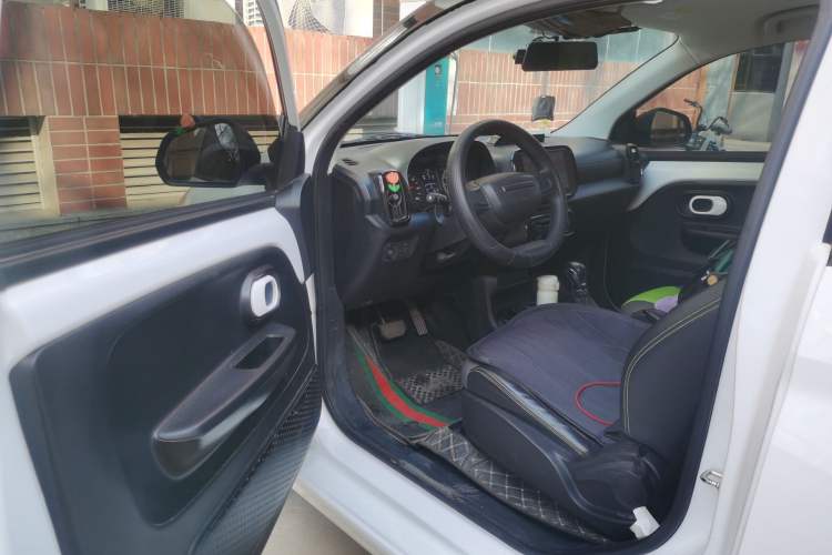 Used Roewe Clever 2021 302 km New Four-Seater Super-Efficient Version
