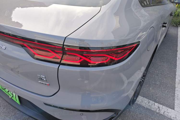 Used BYD Han 2025 DM-i Intelligent Driving Edition 125KM LiDAR Flagship Model
