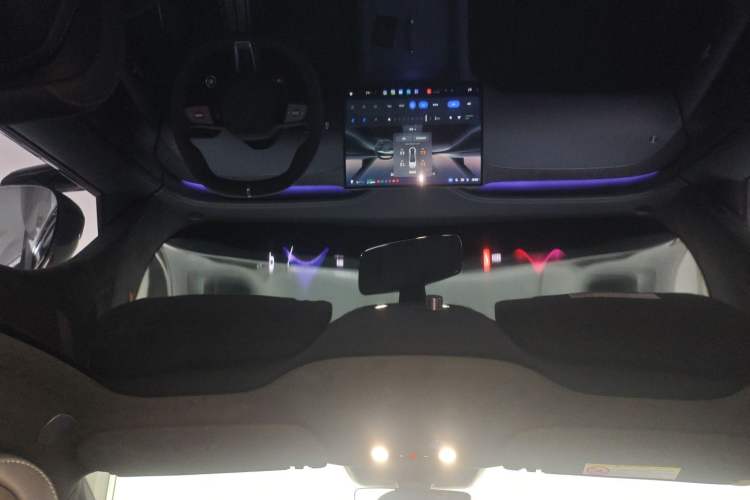 Used  YU7 2025 Ultra-Long Range High-Performance All-Wheel-Drive Max Edition
