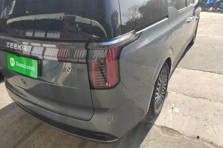 Used Zeekr 009 2024 7-Seater Aisle Version 108 kWh
