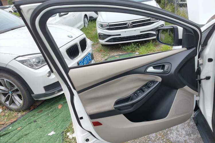 Used Ford Focus 2015 Sedan 1.6L Automatic Comfort Model
