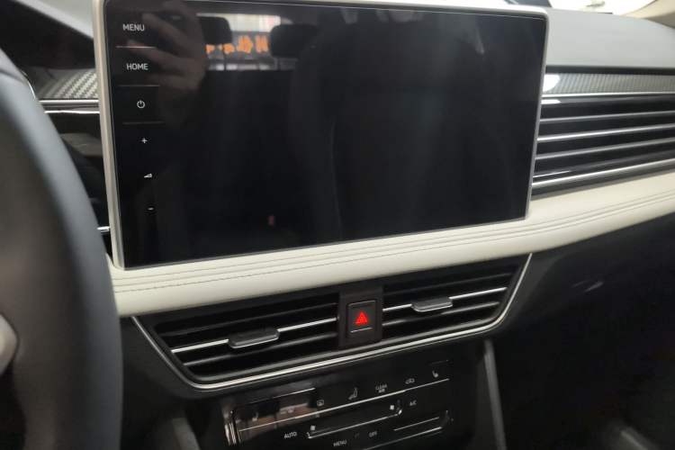 Used Volkswagen Tiguan L 2024 Outstanding Model 330TSI Automatic Two-Wheel Drive R-Line Dragon Glory Edition
