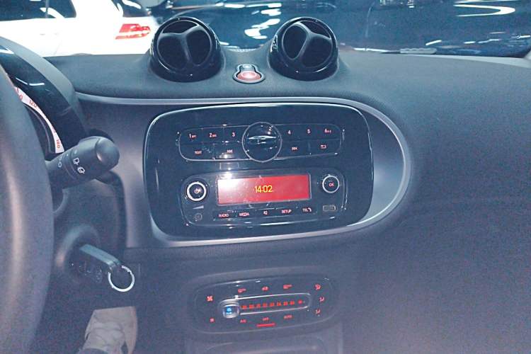 Used smart fortwo 2015 1.0L 52 kW Hardtop Passion Edition
