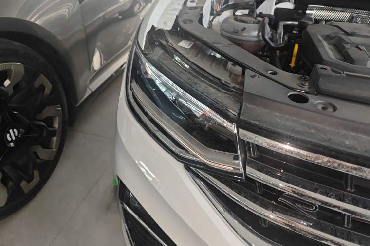 Used Volkswagen Tiguan L 2025 Model Outstanding Version 330TSI Automatic Two-Wheel Drive R-Line Longyao Edition
