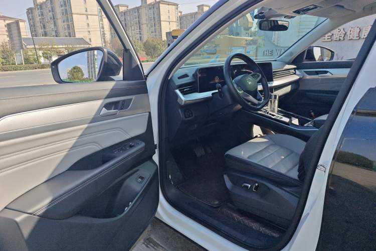 Used Volkswagen Tavendor 2023 330TSI Luxury Touring Edition