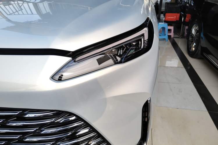 Used Buick GL8 New Energy 2025 Lu Shang Luxury Edition 7-Seater
