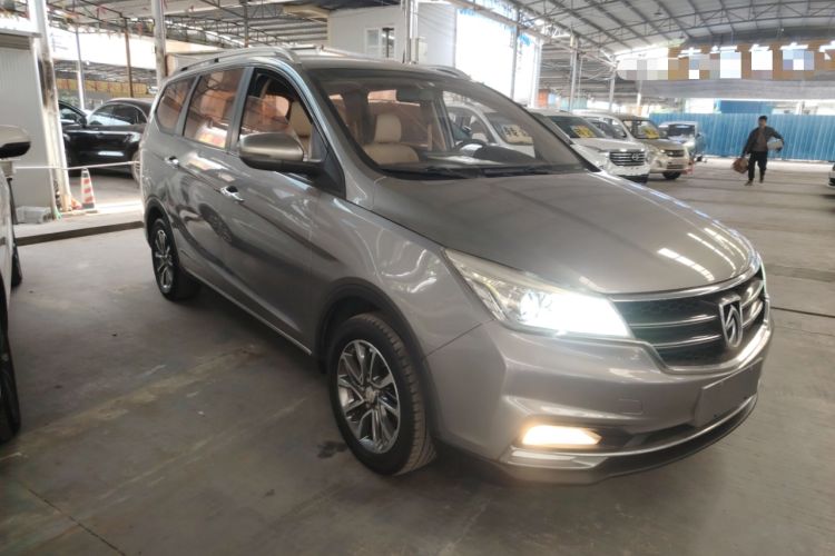 Used Baojun 730 2017 1.5T Manual Fashion Version 7 Seats China V Emission Standard
