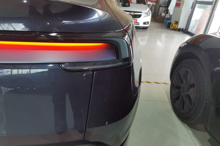 Used Tesla Model Y 2025 Rear-Wheel-Drive Version