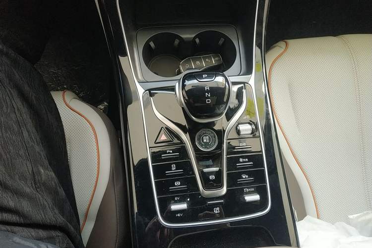 Used BYD Qin PLUS 2024 HONOR Edition DM-i 120KM Beyond Model
