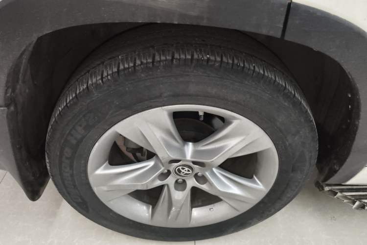 Used Toyota Highlander 2018 2.0T Four-Wheel Drive Luxury Edition 7 Seats China V Emission Standard
