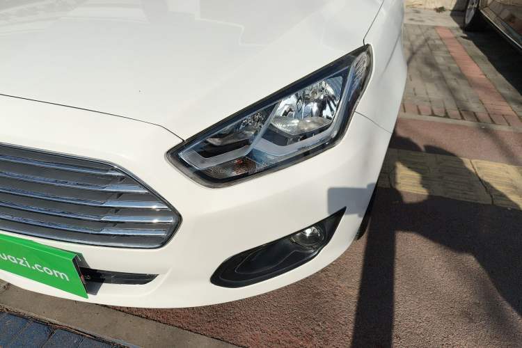 Used Ford Escort 2015 1.5L Manual Comfort Model
