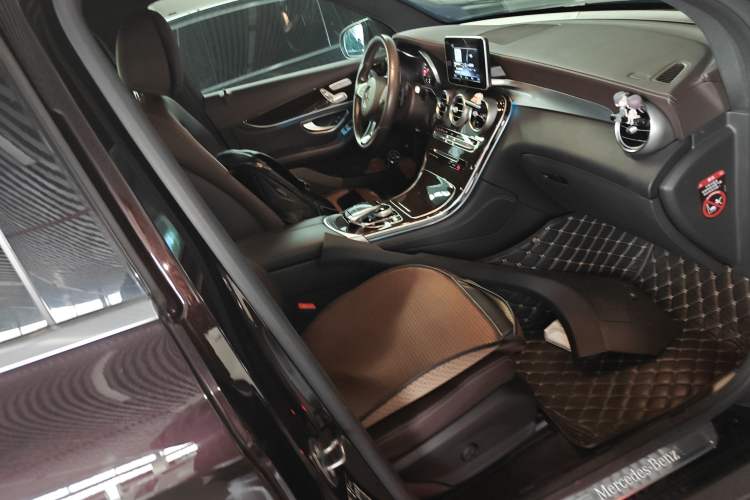 Used Mercedes-Benz GLC 2019 GLC 260 L 4MATIC Dynamic Model