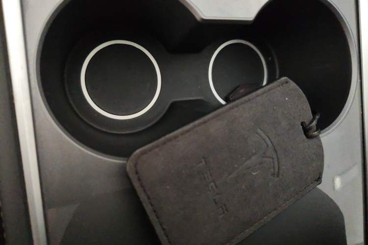 Used Tesla Model Y 2023 Long-Range All-Wheel-Drive Version
