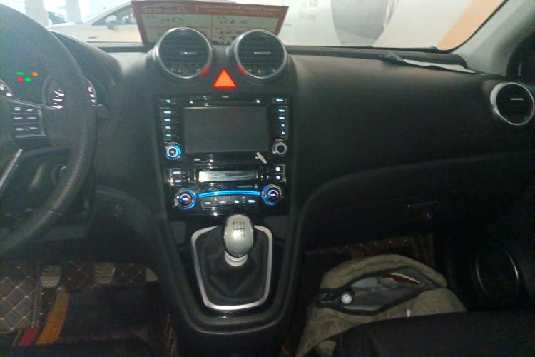 Used Haval H6 2015 Upgraded Model 1.5T Manual Two-Wheel Drive Elite Version
