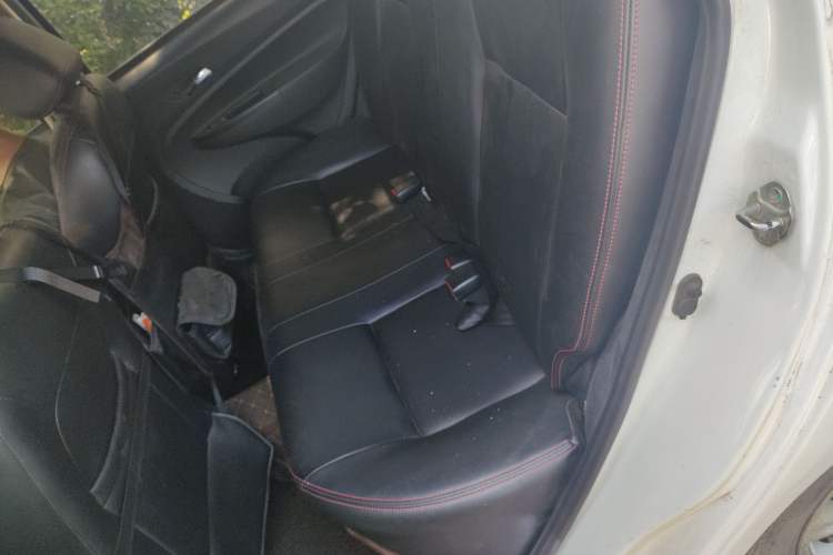 Used Geely Auto Diamond 2015 Sedan 1.5L Manual SuperDeluxe Model
