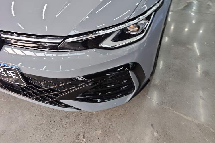 Used Volkswagen Golf 2025 Facelift 300TSI R-Line