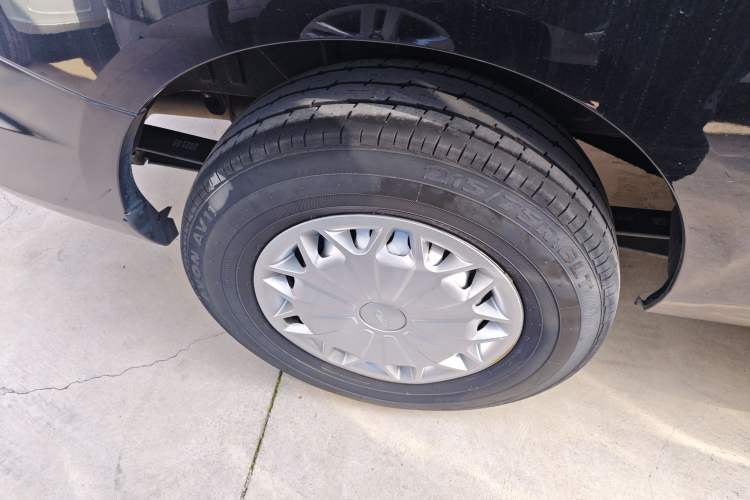 Used Ford Transit 2023 2.0T Diesel Automatic Commercial & Travel Version Mid-axle Low-roof Design 7/8/9-Seater
